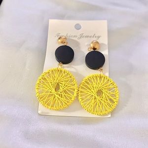 🌻2/$22 Black and Yellow Wheel Earrings